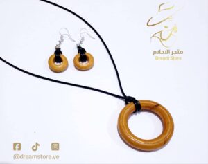 ⁦طقم نسائي من خيوط الجلد وتعليقات خشبيه⁩ - الصورة ⁦3⁩